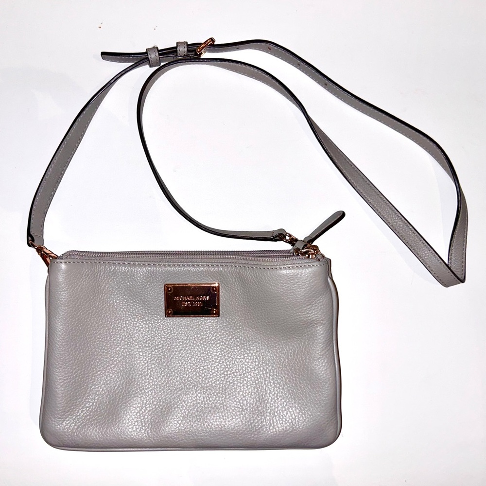 Michael Kors - Grey Leather Crossbody 3-Compartment Bag w/ rosegold metal detail